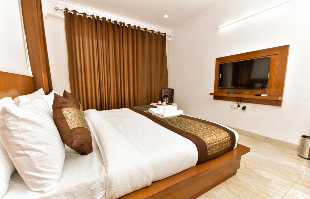 Hotel Luxury Collection Гургаон Екстериор снимка