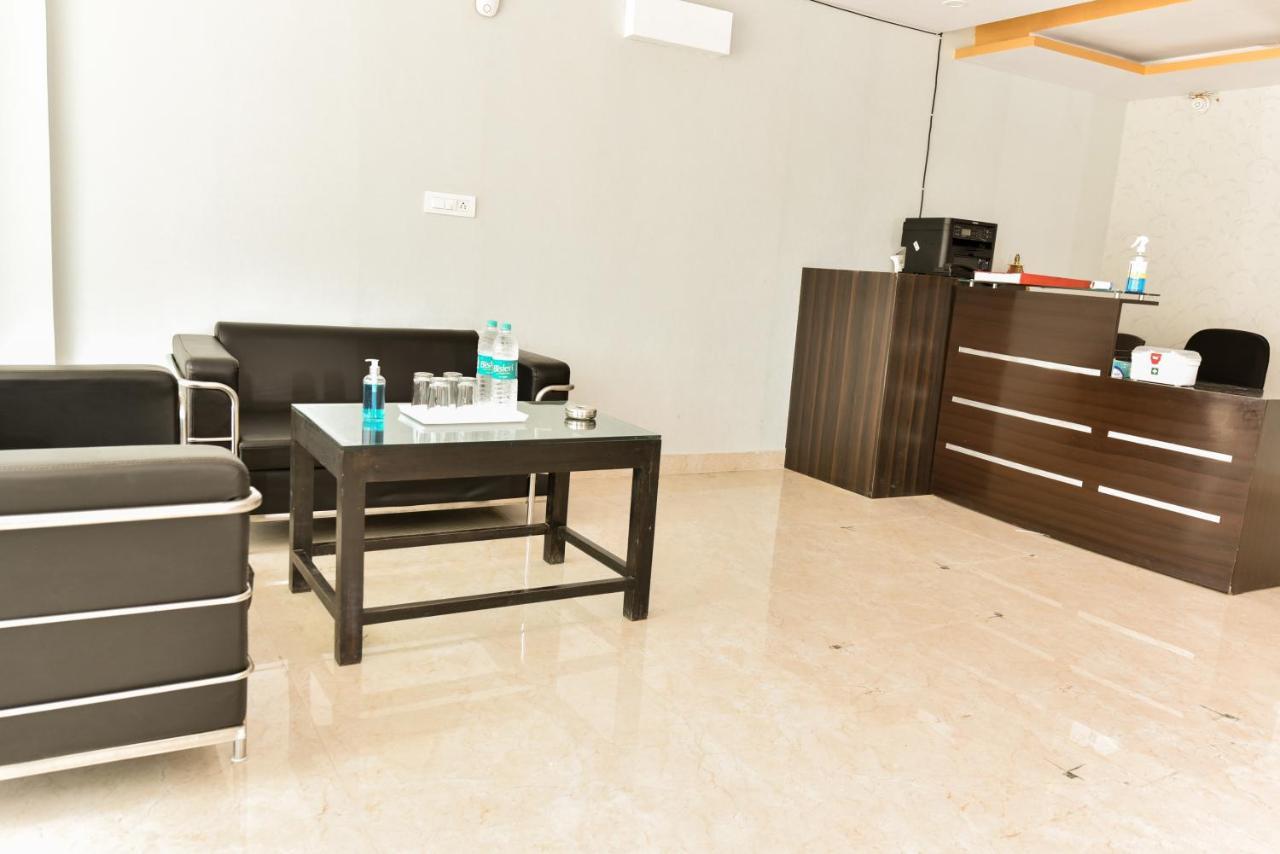 Hotel Luxury Collection Гургаон Екстериор снимка