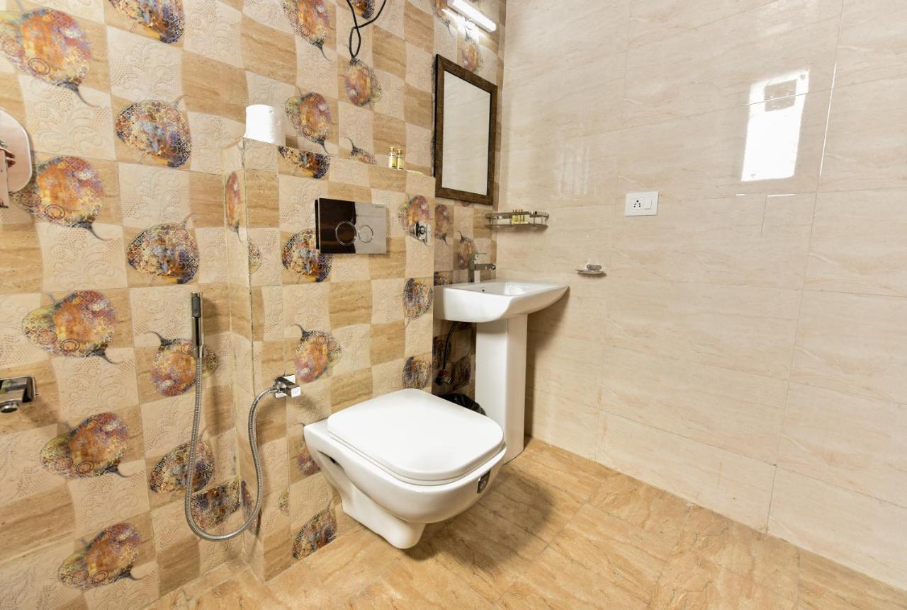 Hotel Luxury Collection Гургаон Екстериор снимка