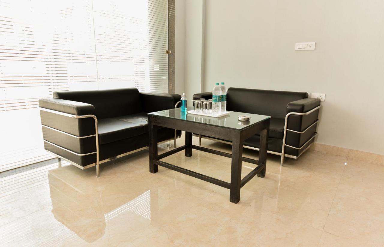 Hotel Luxury Collection Гургаон Екстериор снимка