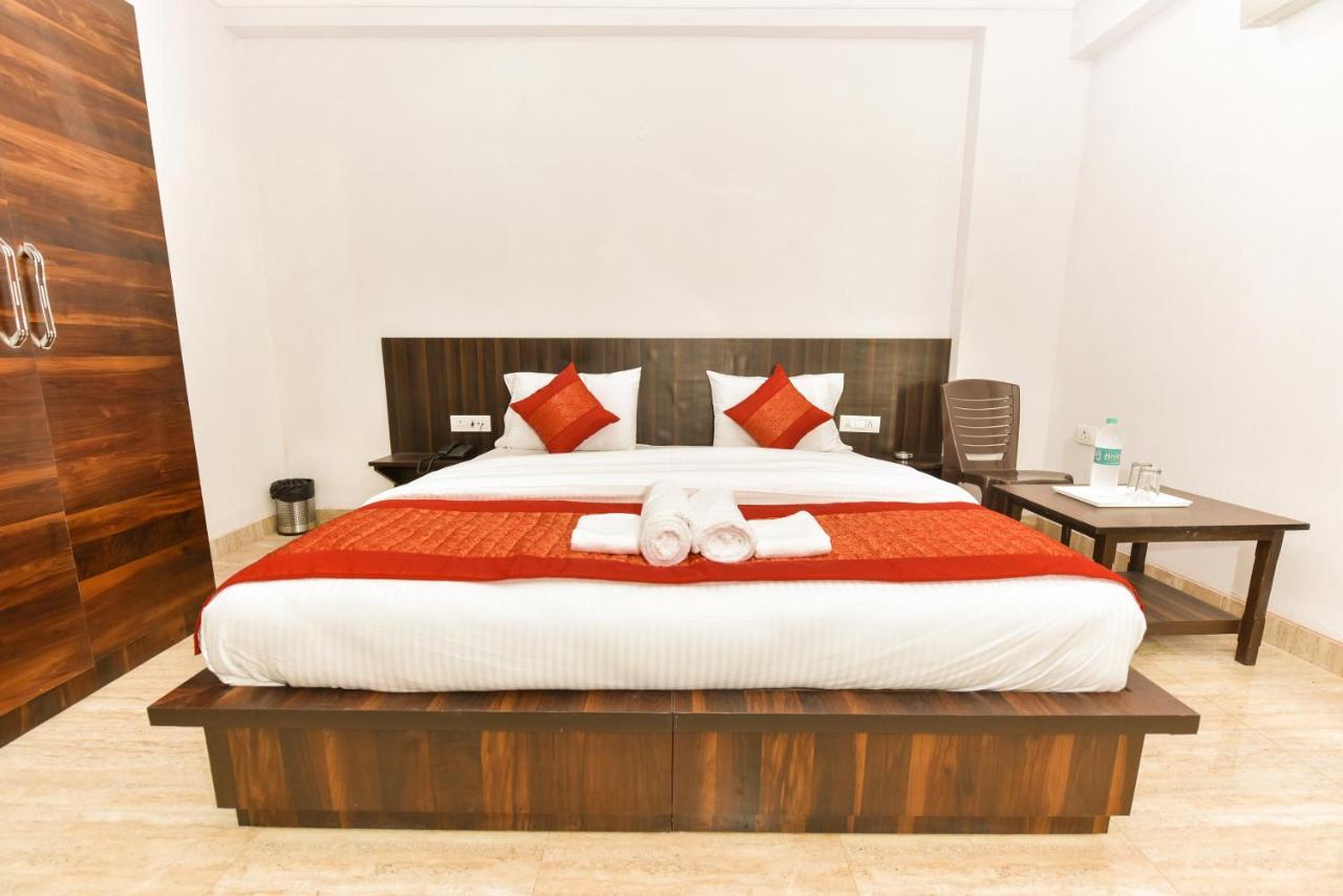 Hotel Luxury Collection Гургаон Екстериор снимка