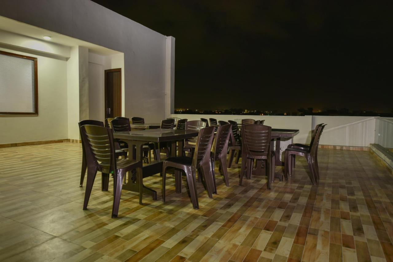 Hotel Luxury Collection Гургаон Екстериор снимка