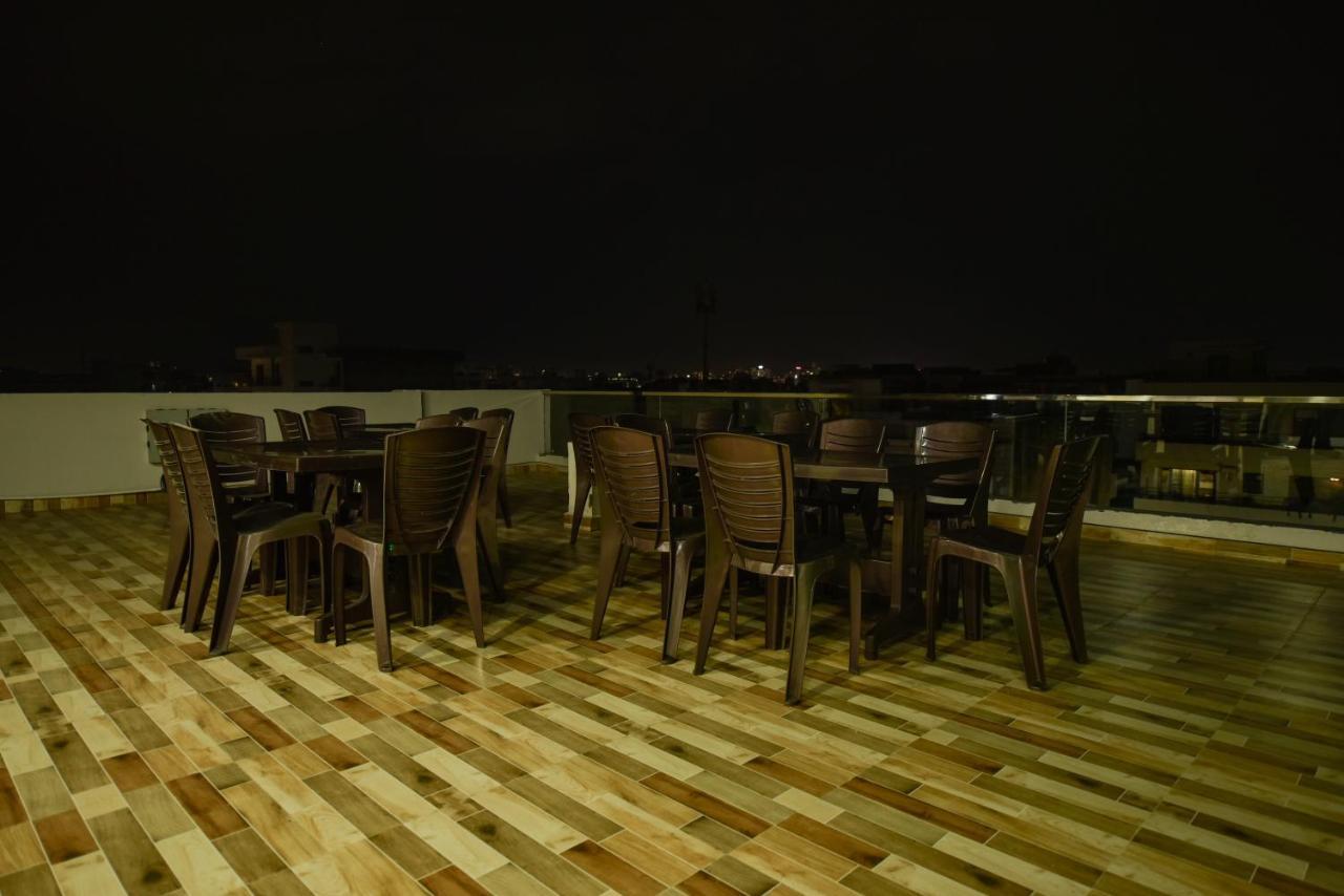 Hotel Luxury Collection Гургаон Екстериор снимка